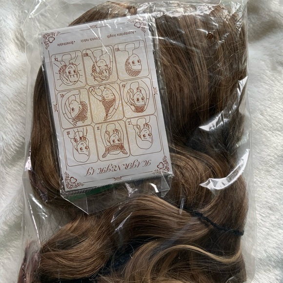 NIB Dark Blonde Ash Brown Highlights Wavy Wig Bangs Short Bob Cute Realistic - Picture 8 of 12